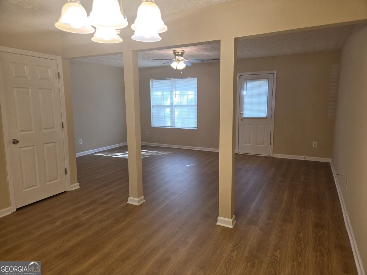 1718 Grove Way - Photo 4 of 23