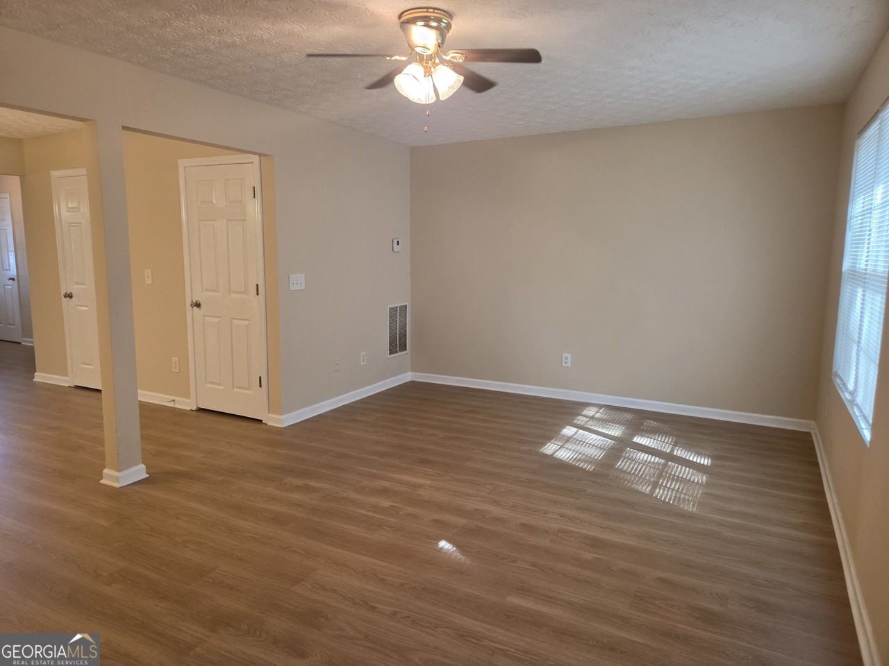 1718 Grove Way - Photo 5 of 23