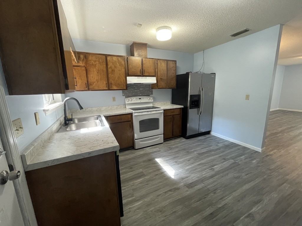 1411 Baymeadows Dr Apt B #1 - Photo 2 of 10
