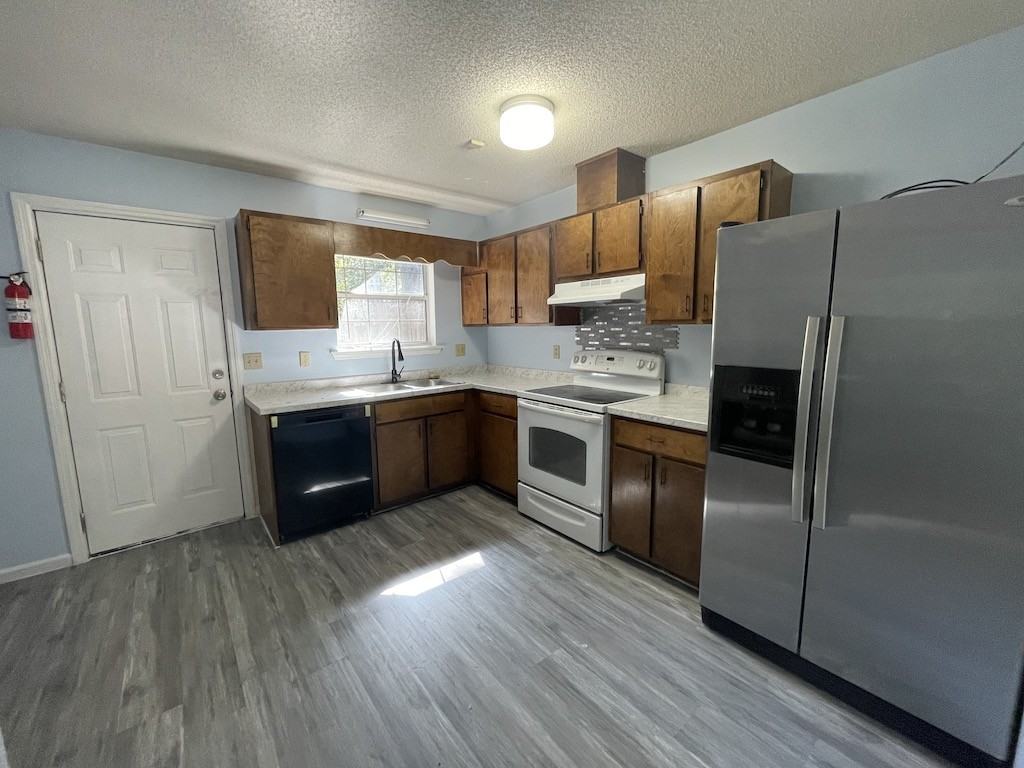 1411 Baymeadows Dr Apt B #1 - Photo 3 of 10