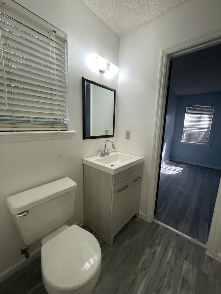 1411 Baymeadows Dr Apt B #1 - Photo 7 of 10