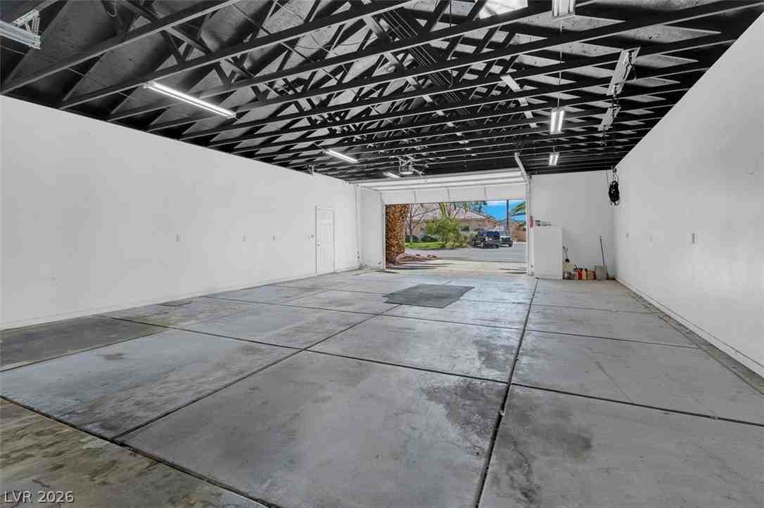 9415 Westwind Rd - Photo 4 of 50