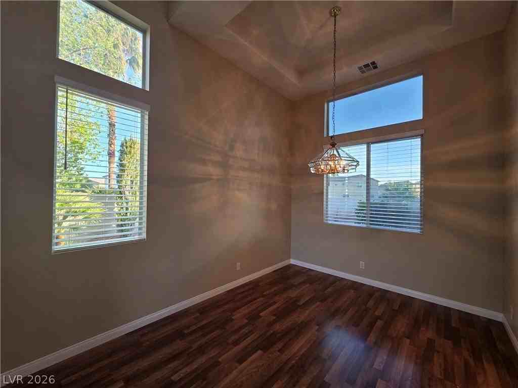 748 Maccabe Ave - Photo 4 of 26