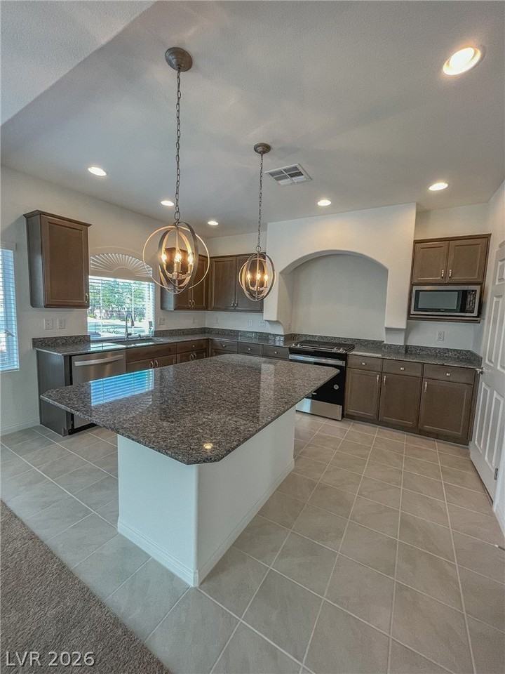 7707 Liberty Falls St - Photo 5 of 33