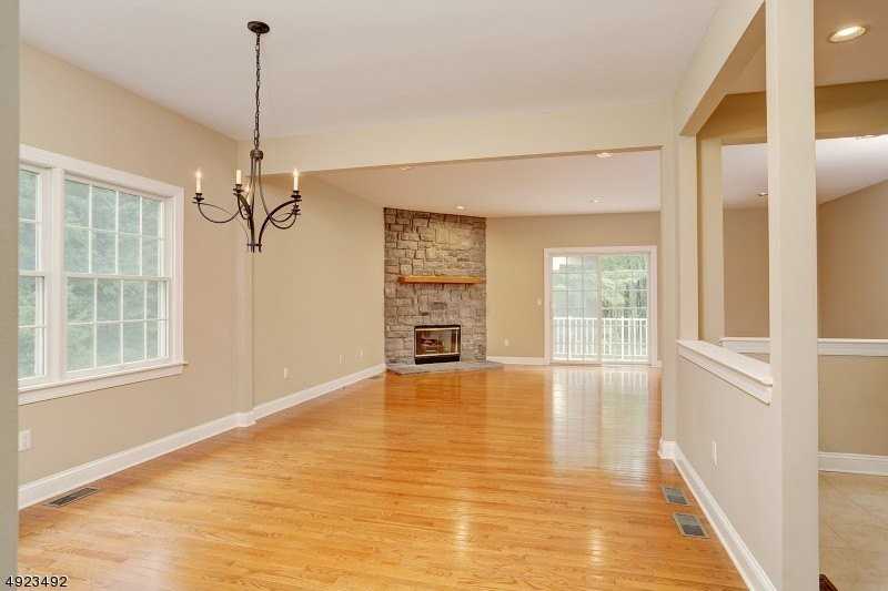 215 Raymound Blvd - Photo 2 of 25
