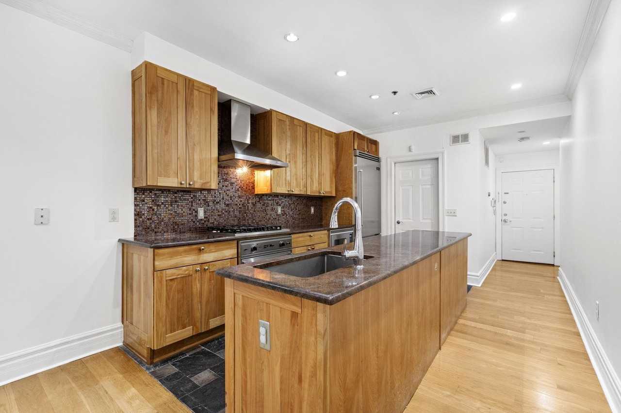 81 Montgomery St #3 - Photo 5 of 16
