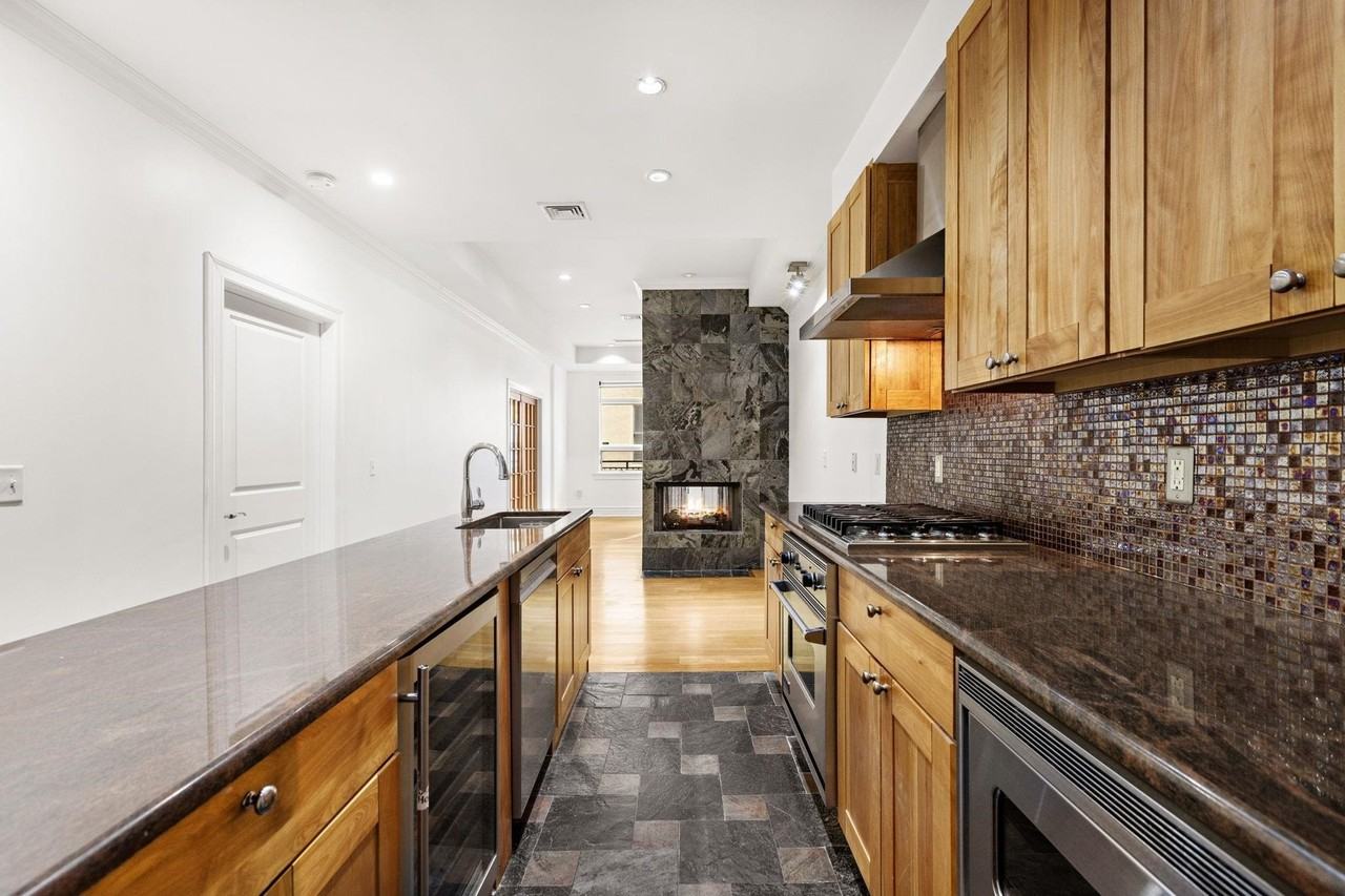 81 Montgomery St #3 - Photo 6 of 16