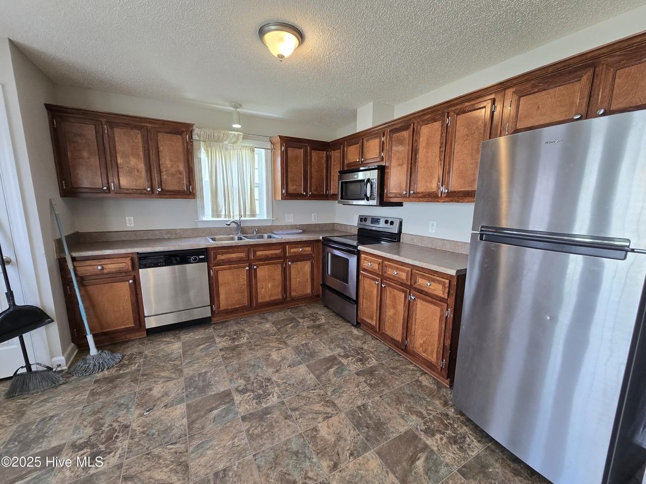 3505 Palmetto Dr - Photo 5 of 16