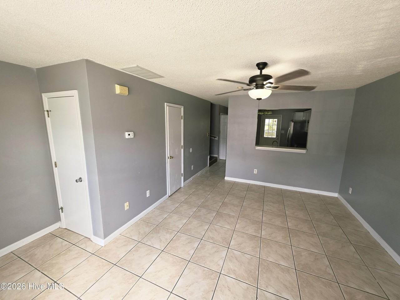 1073 W Pueblo Dr - Photo 3 of 16