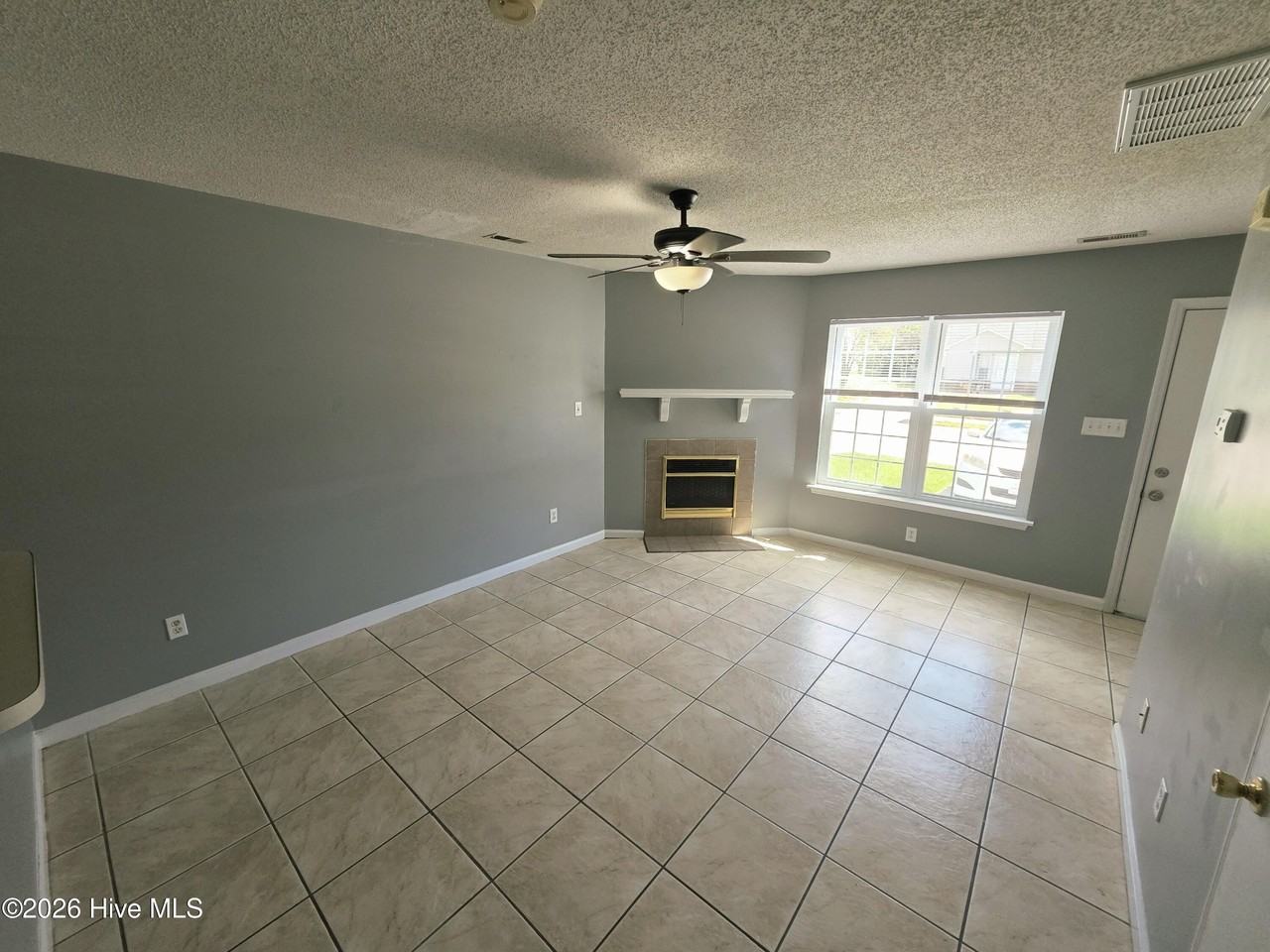 1073 W Pueblo Dr - Photo 4 of 16