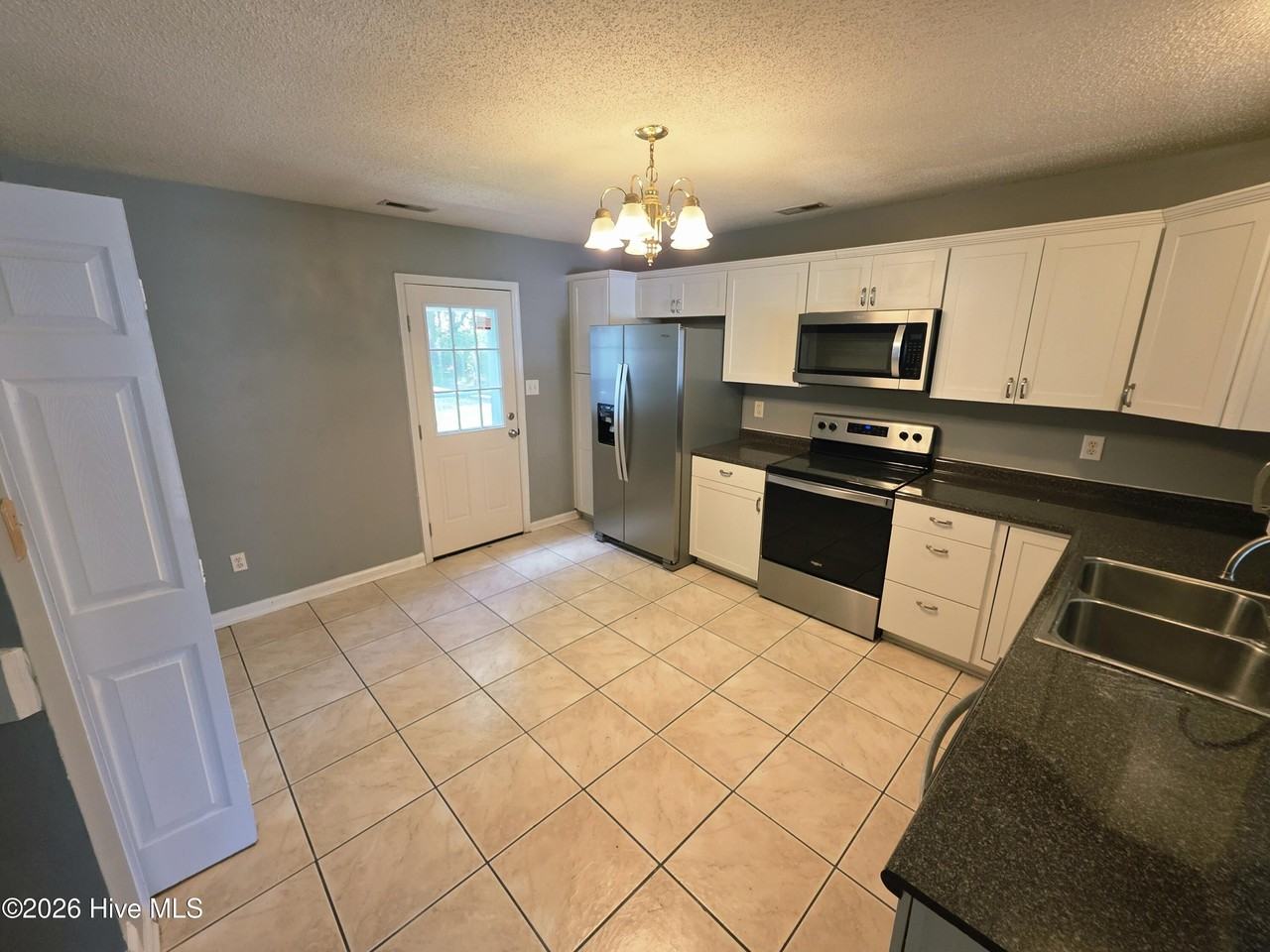 1073 W Pueblo Dr - Photo 6 of 16