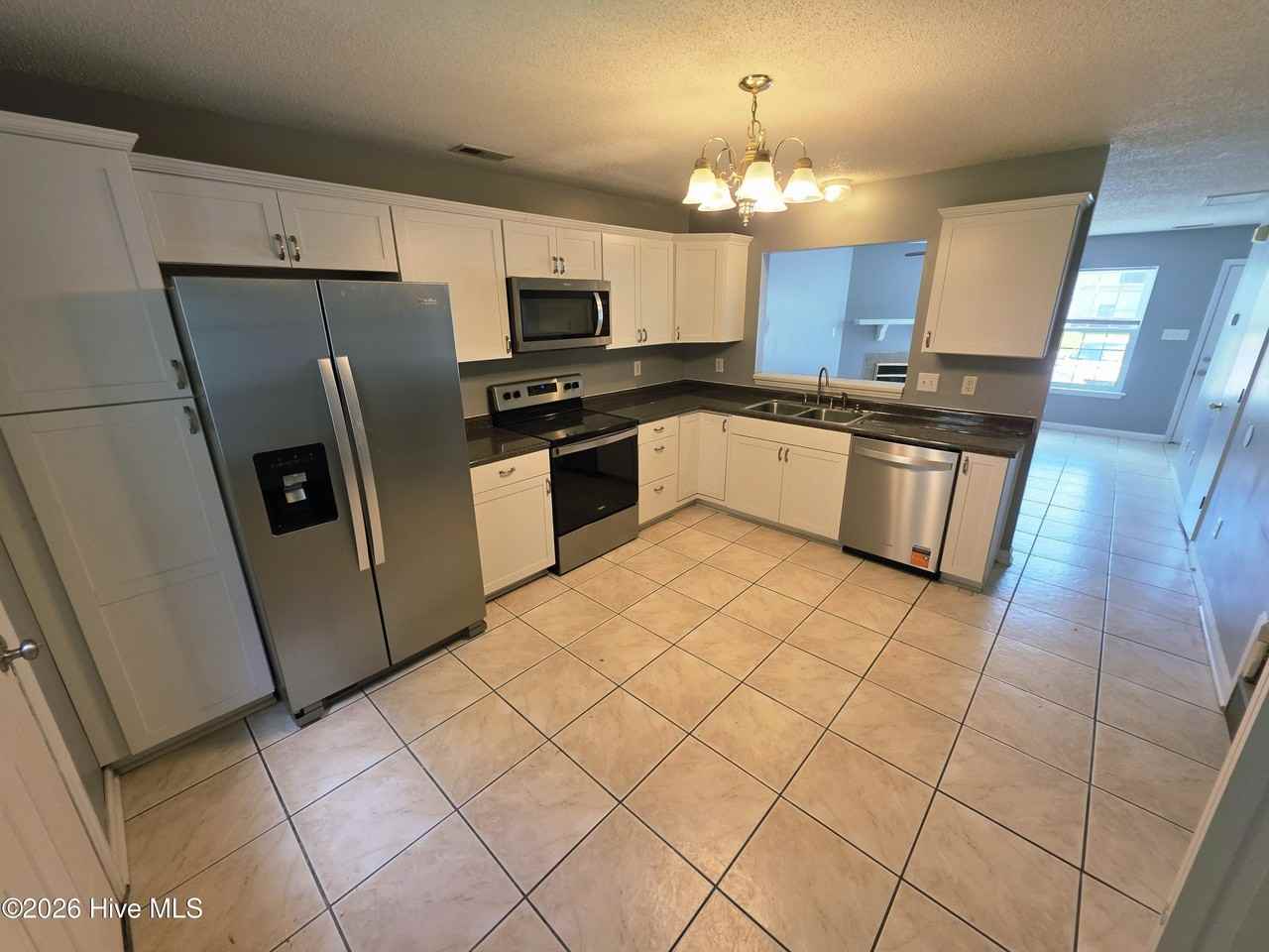 1073 W Pueblo Dr - Photo 7 of 16