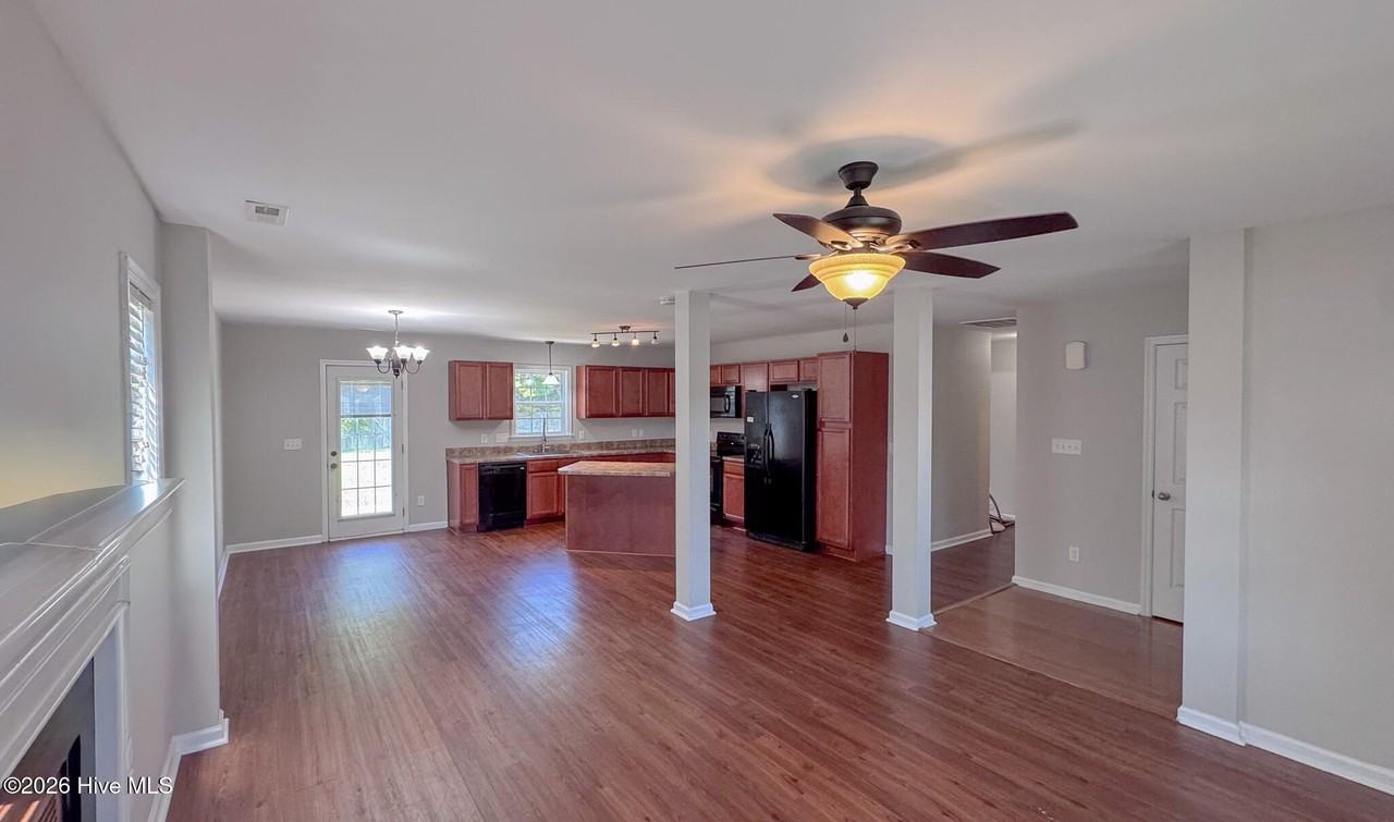 4011 Wt Whitehead Dr - Photo 5 of 17