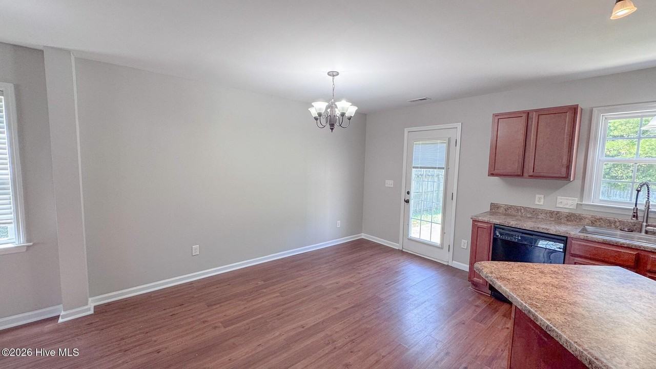 4011 Wt Whitehead Dr - Photo 6 of 17