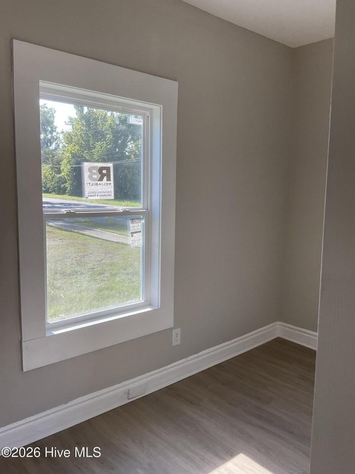 1225 Miller St - Photo 2 of 10