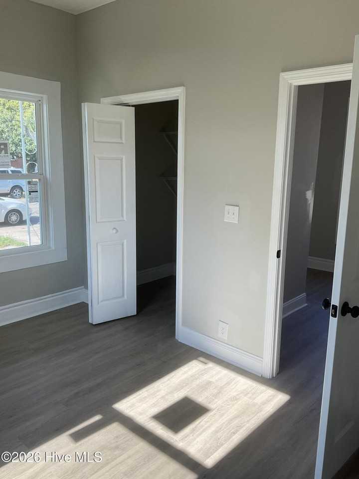 1225 Miller St - Photo 3 of 10