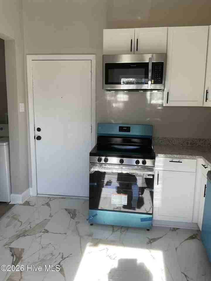 1225 Miller St - Photo 6 of 10