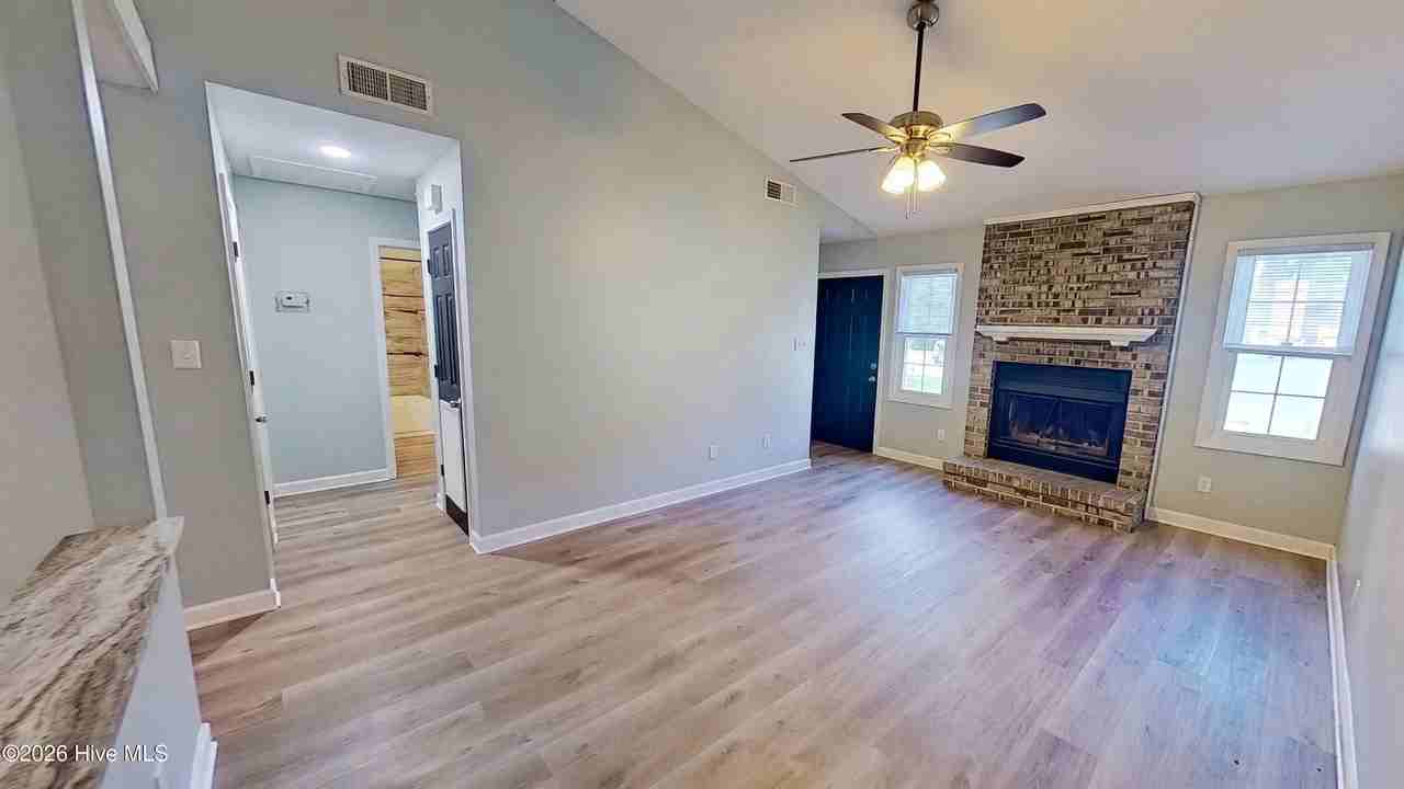 302 Hilda Rd - Photo 2 of 17