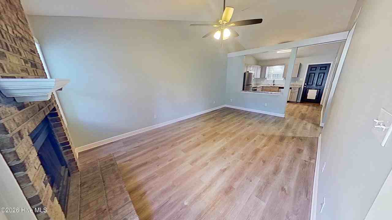 302 Hilda Rd - Photo 4 of 17