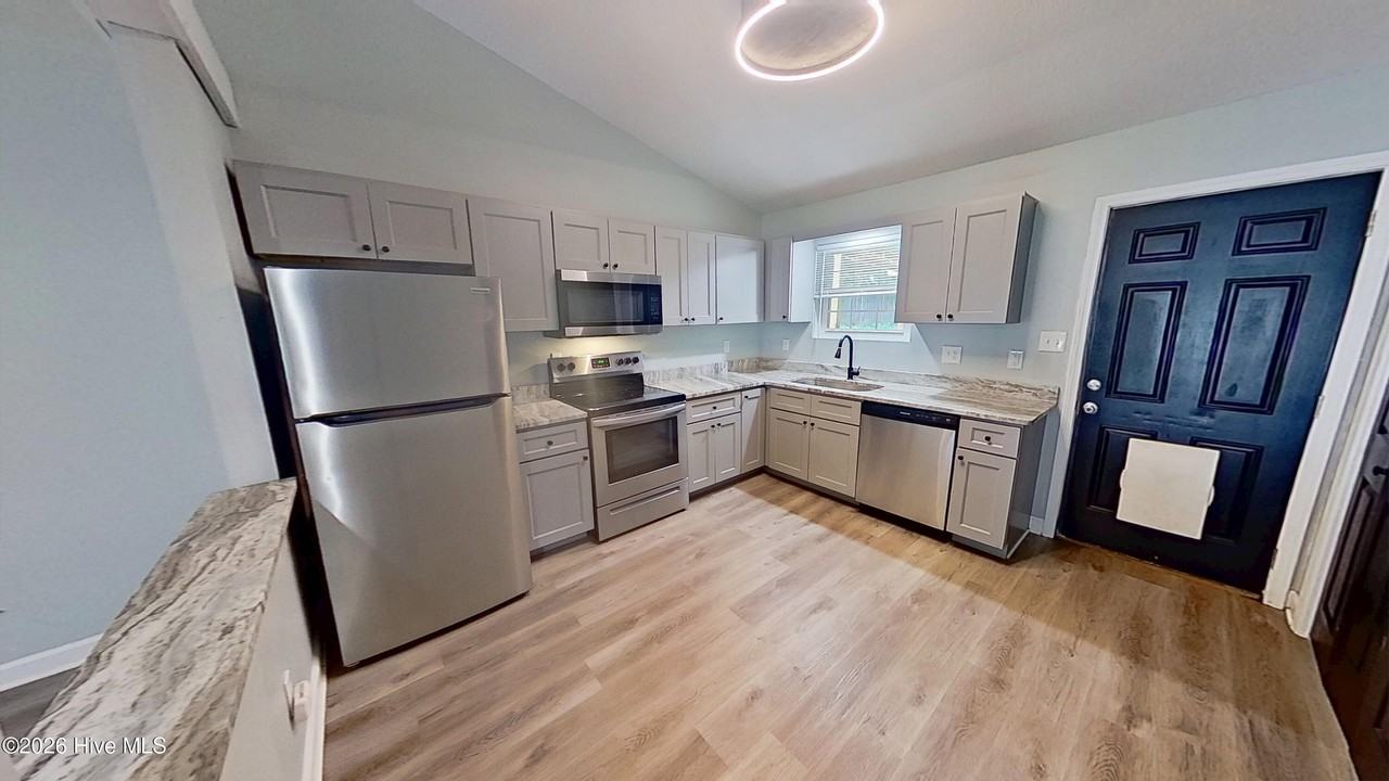 302 Hilda Rd - Photo 5 of 17