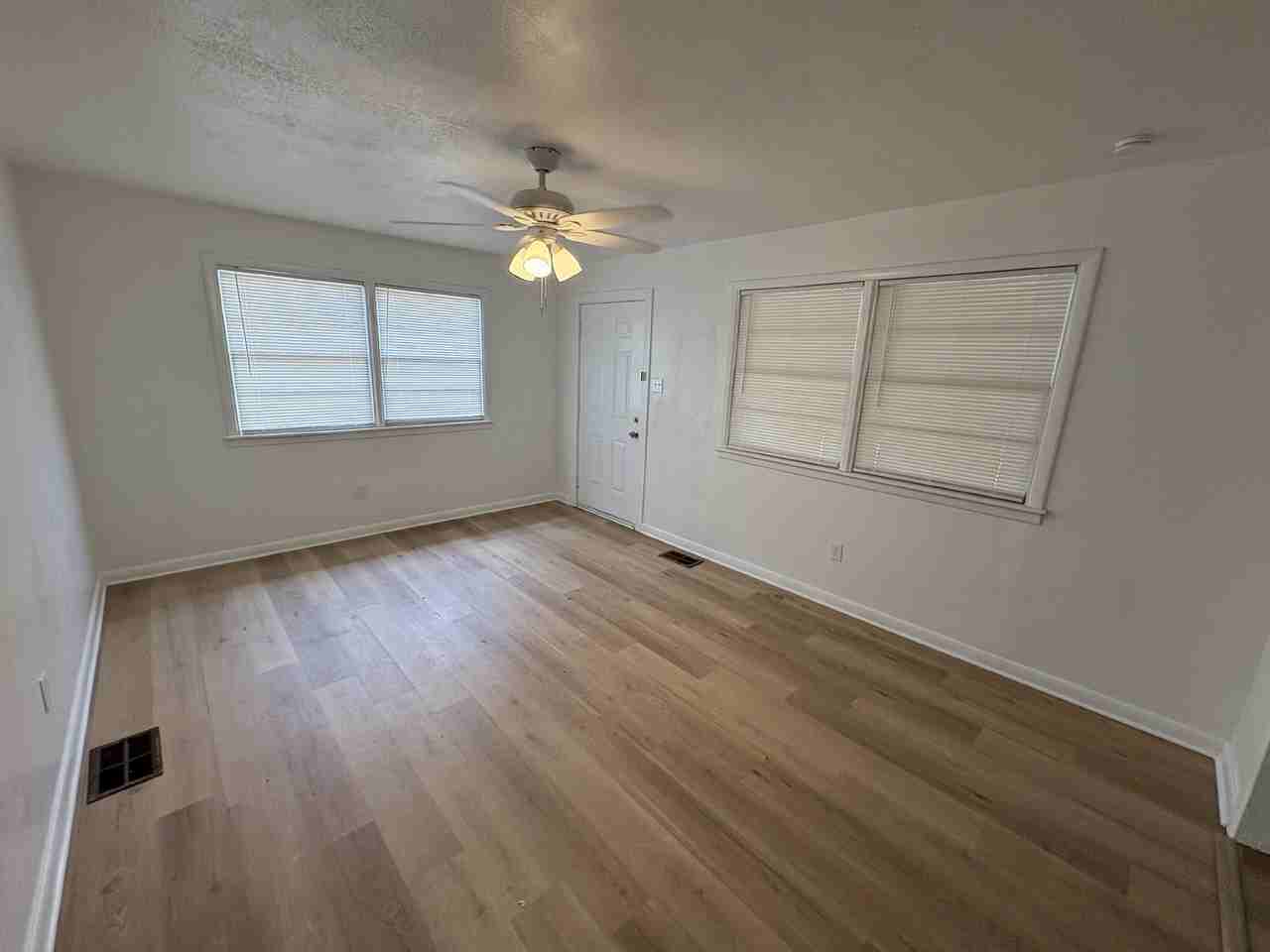 1906 63rd St - Photo 3 of 19