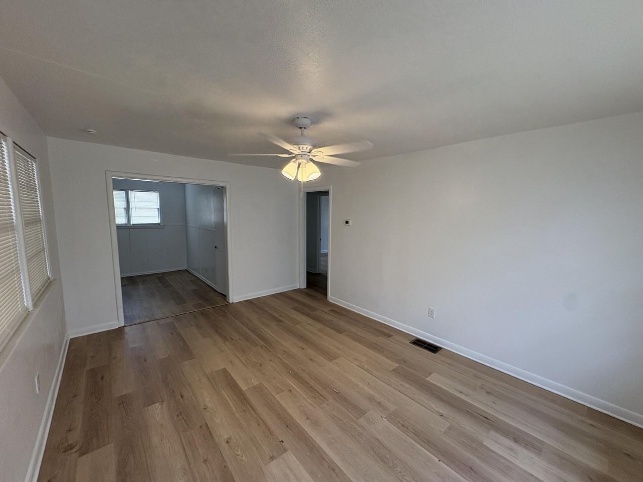 1906 63rd St - Photo 4 of 19