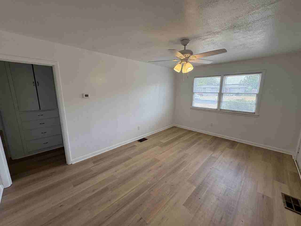 1906 63rd St - Photo 5 of 19