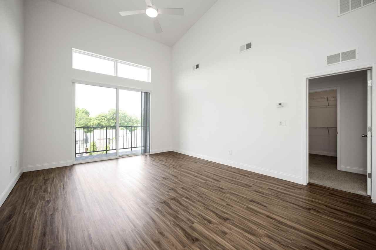 231 Walton Ave #405 - Photo 5 of 35