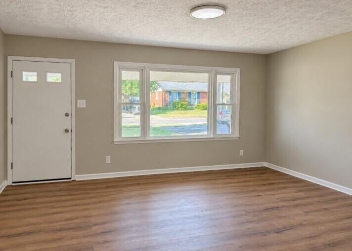 204 Independence Ct - Photo 2 of 11