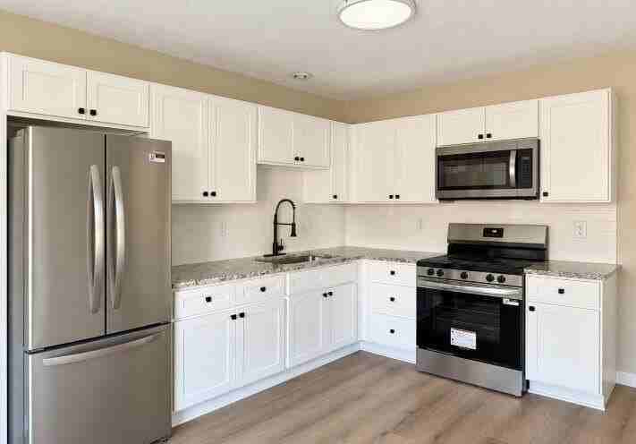 204 Independence Ct - Photo 4 of 11