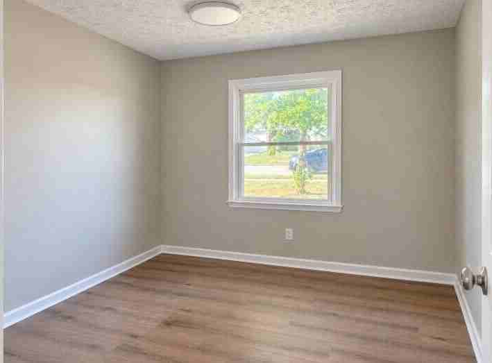 204 Independence Ct - Photo 7 of 11