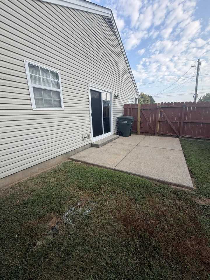 495 Sivley Rd - Photo 3 of 6