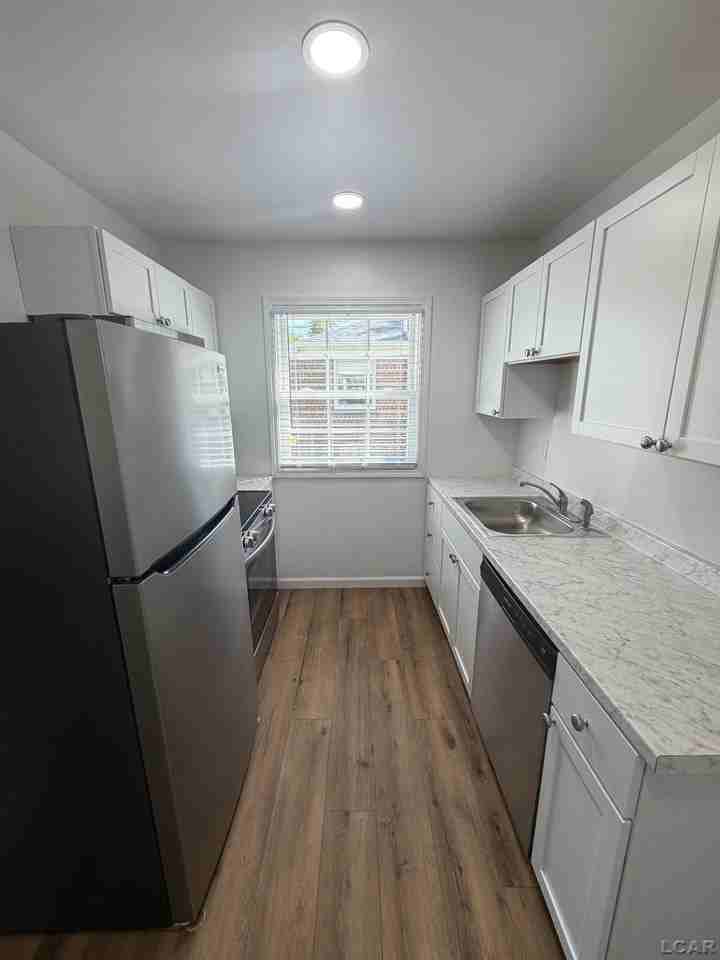 750 W Maple Ave - Photo 4 of 8