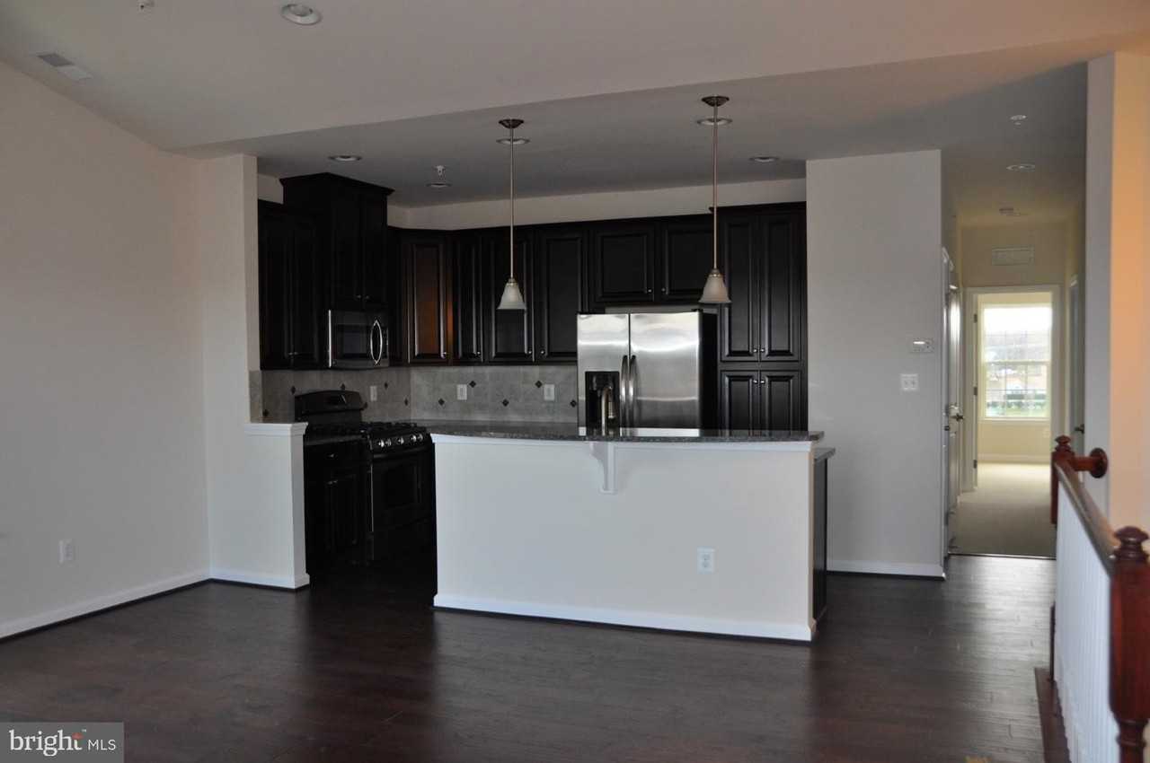 42577 Burbank Ter - Photo 5 of 14