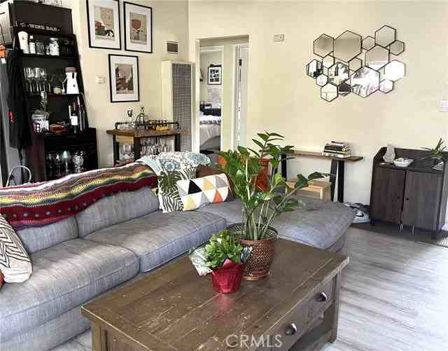 1521 Michigan Ave - Photo 3 of 8