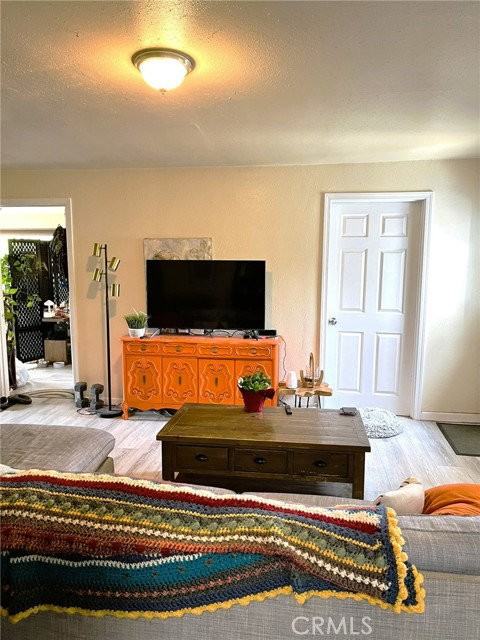 1521 Michigan Ave - Photo 4 of 8