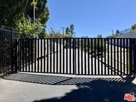 featured image of 15434 Mulholland Dr