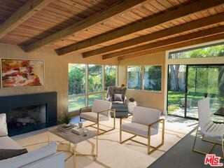 15434 Mulholland Dr - Photo 3 of 8