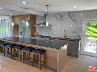 15434 Mulholland Dr - Photo 4 of 8