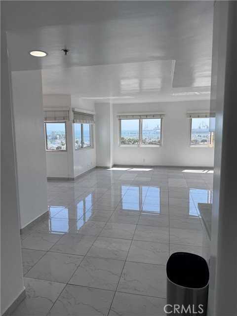 525 E Seaside Way - Photo 2 of 8