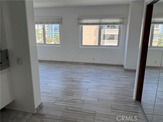 525 E Seaside Way - Photo 3 of 8