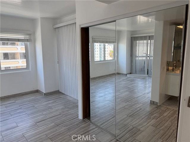 525 E Seaside Way - Photo 5 of 8
