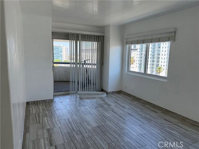 525 E Seaside Way - Photo 6 of 8