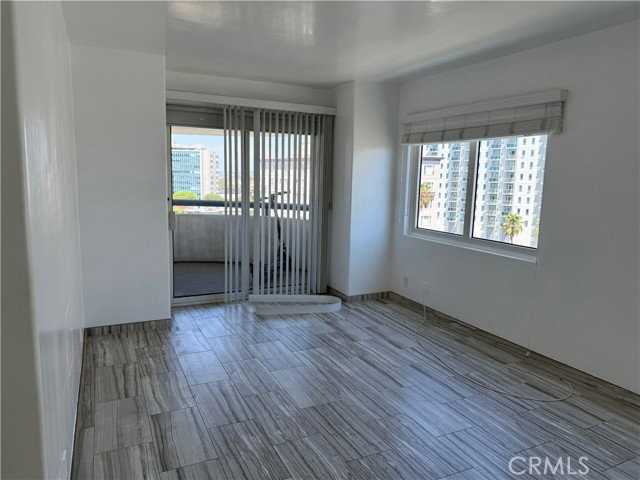 525 E Seaside Way - Photo 7 of 8