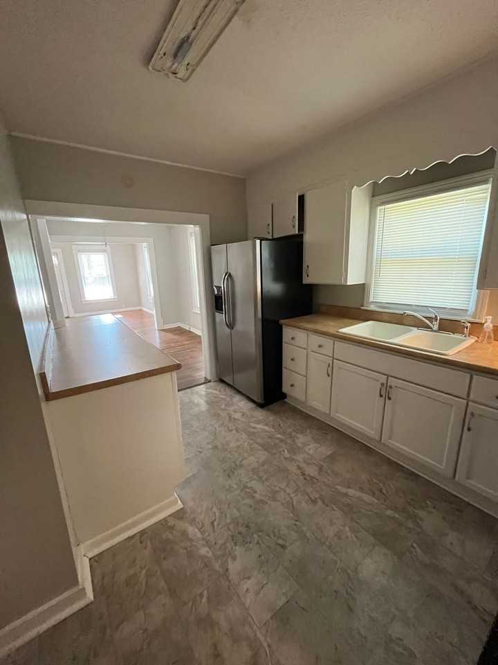 209 N Rogers St - Photo 5 of 10