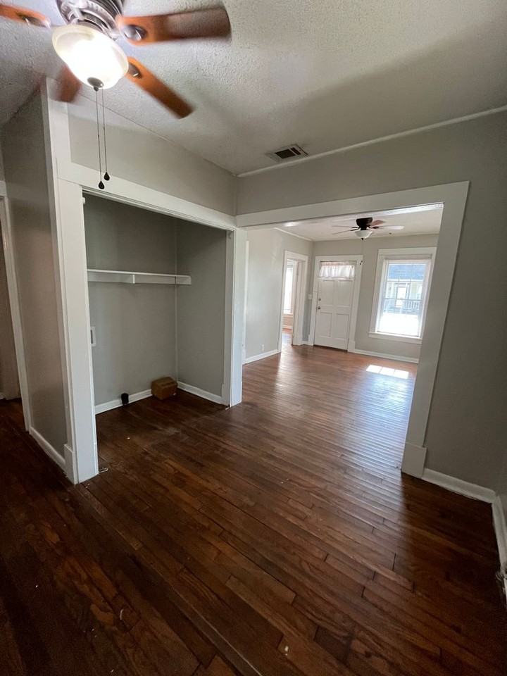 209 N Rogers St - Photo 6 of 10