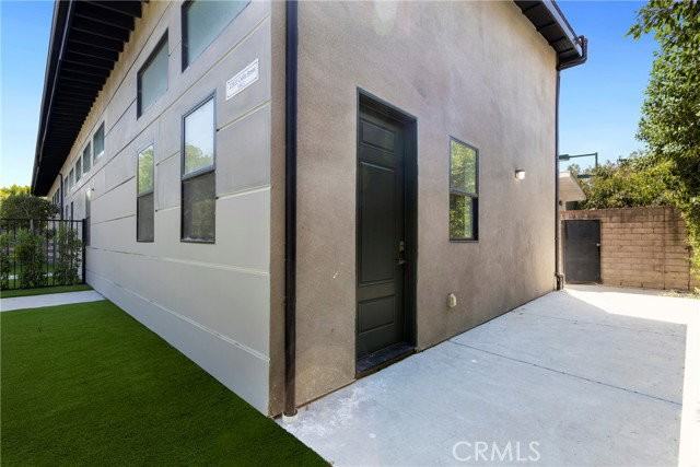 22920 Califa St #C - Photo 3 of 8