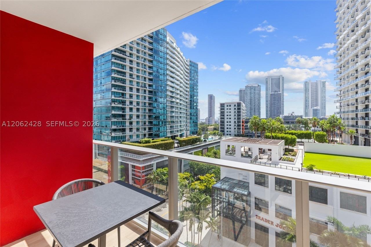 90 Ne 32nd St #910