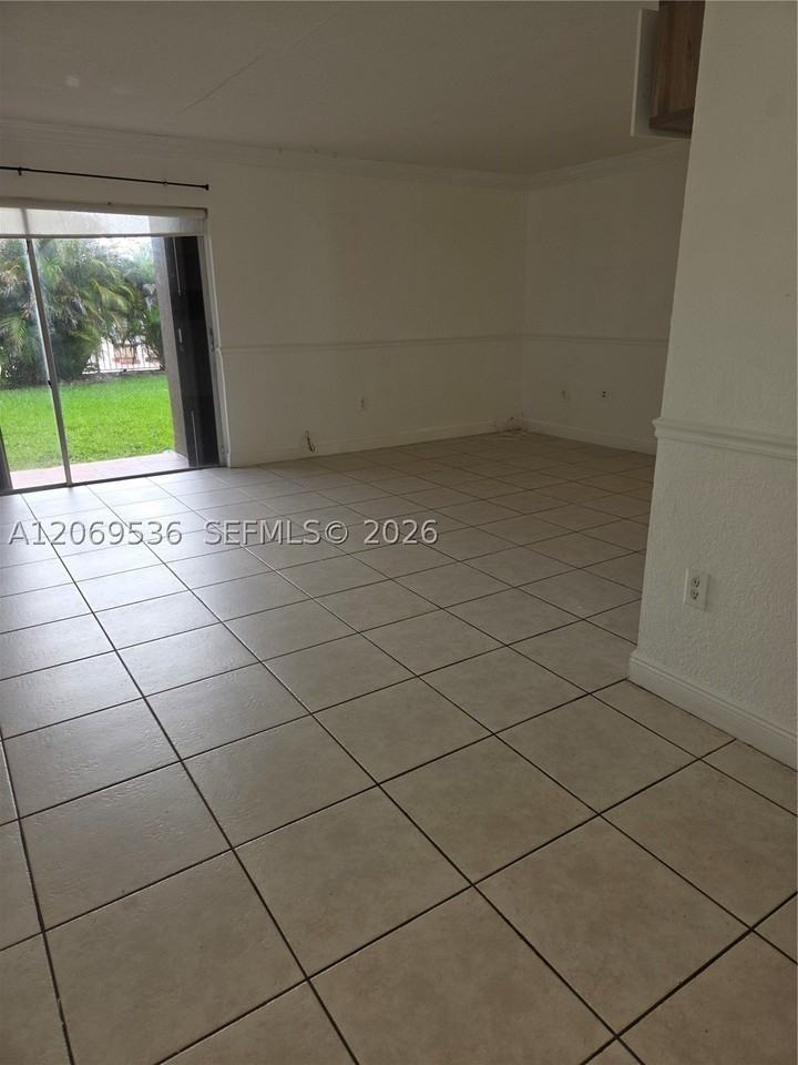 9445 Sw 76th St #U1 - Photo 4 of 13