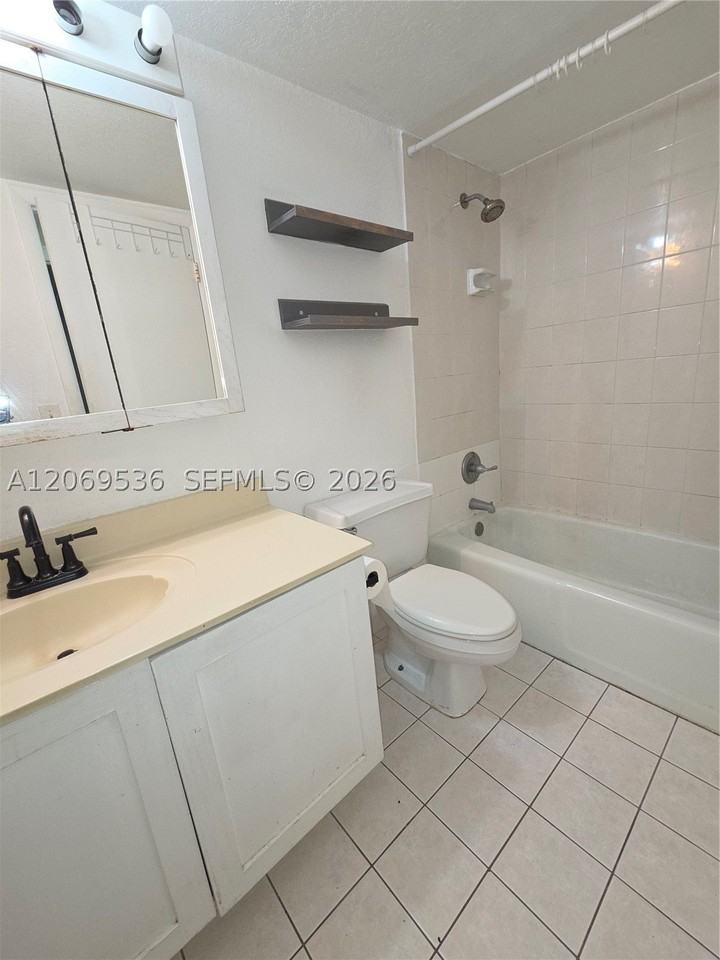 9445 Sw 76th St #U1 - Photo 5 of 13